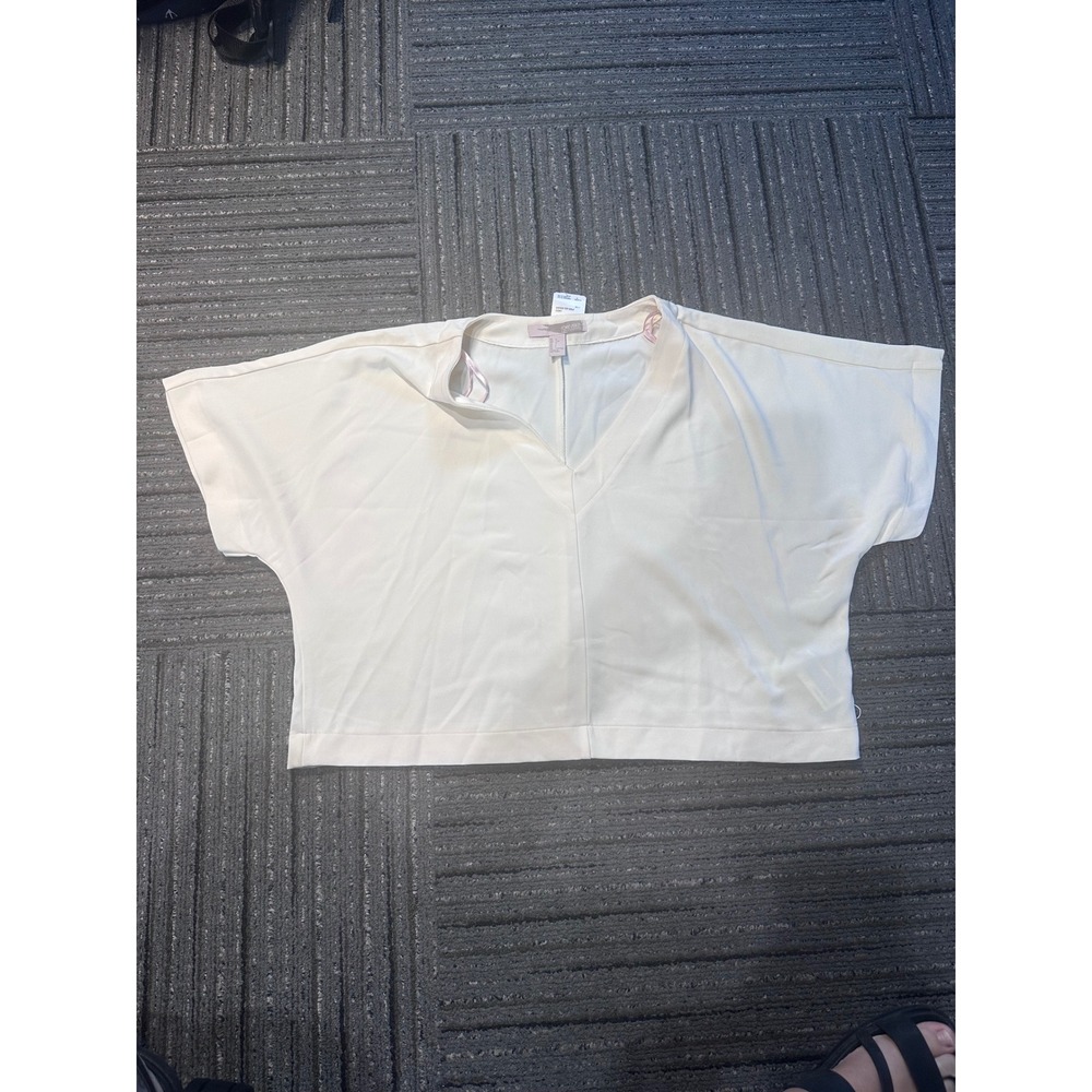 Forever 21 Contemporary Ivory V-Neck Boxy Cropped Woven Top Short Sleeve Large